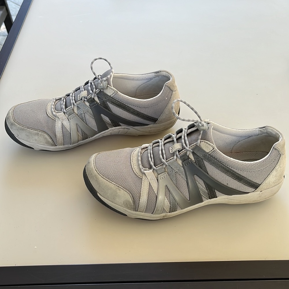 Dansko Henriette size 42W (11.5-12 wide) sneakers, light wear, arch supp… - Picture 3 of 10